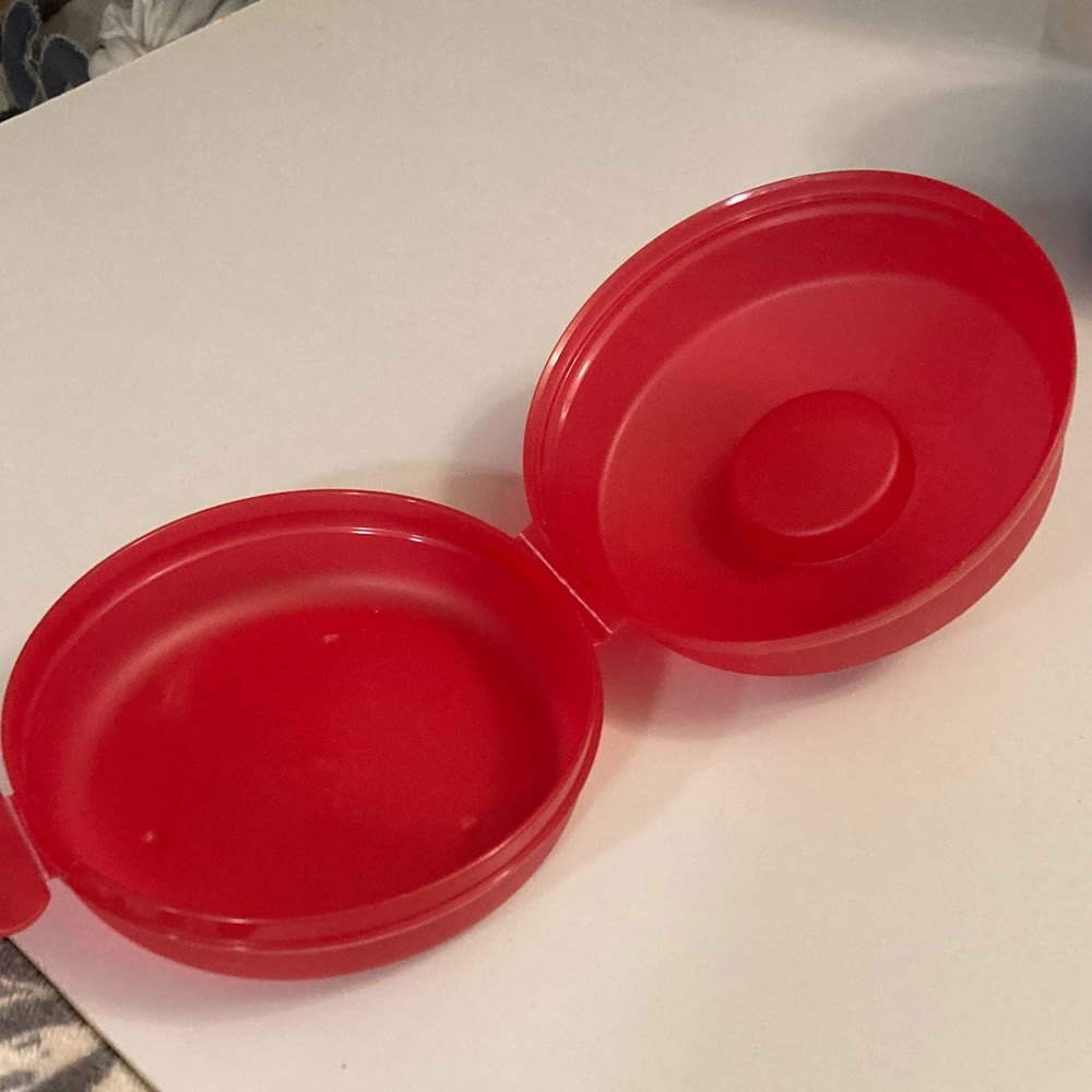 Tupperware Round Red Bagel Storage Container - Picture 2 of 4